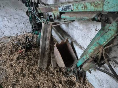 Bild 9:Traktor MF 135 mit Frontlader und Heckbagger