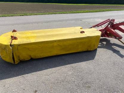 Bild 2:Pöttinger Novadisc 305 Heckmähwerk