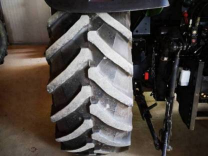 Bild 4:Traktorreifen 540/65R24 und 600/65R34