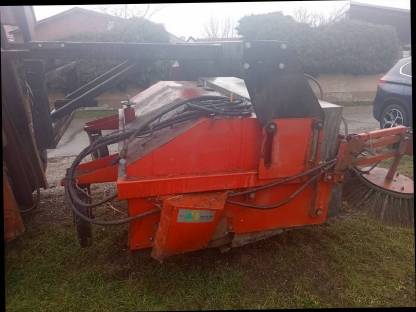 Bild 3:Kehrmaschine für Stapler/Frontlader