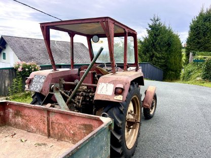 Bild 2:Steyr 30 B (EZ 1969) mit Kippmulde und Schneeketten