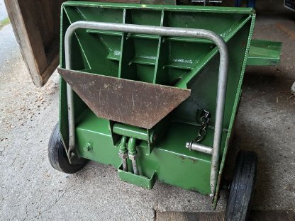 Bild 7:Holzspalter Posch mit Fußbedienung