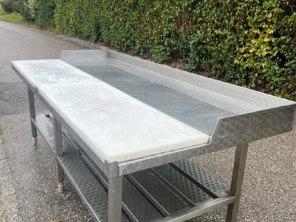 Bild 3:Edelstahl-Zerlegetisch