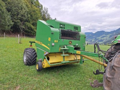 Verkaufe Rundballenpresse John Deere 578