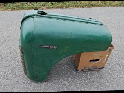 Bild 5:Motorhaube Steyr T84