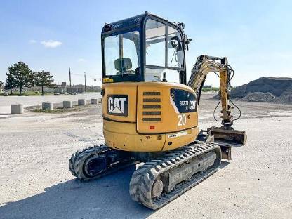 Bild 2:Minibagger CAT 302.7D