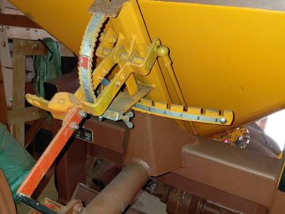 Bild 3:RAUCH Salzstreuer für Auto/ATV/Quad/Kleintraktor Typ SU 352