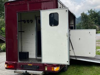 Bild 3:Pferdetransporter Peugeot