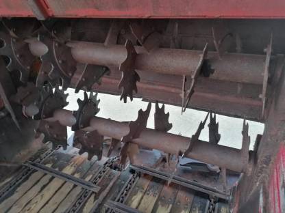 Bild 5:Kompost-Hühnermiststreuer RUR 5,5 t NL