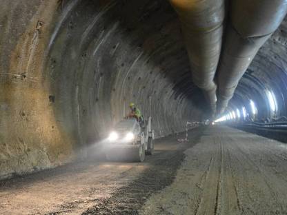 Bild 2:Rent_a_Grader im Semmering-Basistunnel!