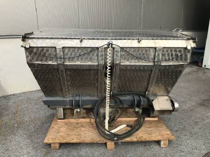 Bild 2:Salzstreuer - Splittstreuer