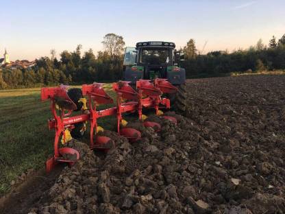 Bild 3:Wir pflügen Ihren Acker