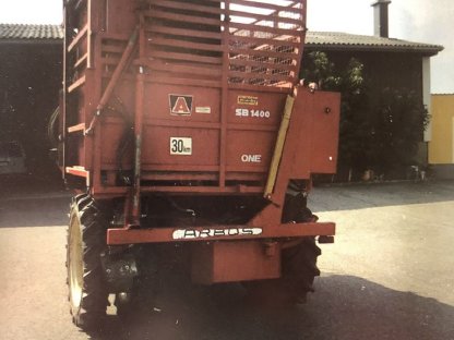 Bild 4:Rübenvollernter Italo-Svizzera SB 1400