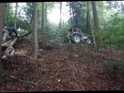 Bild 3:Seilwindenarbeiten im Forst