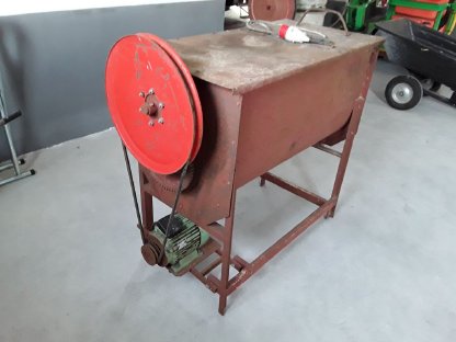 Bild 2:Futtermischmaschine