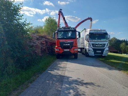 Bild 2:Übernehme Schredderarbeiten