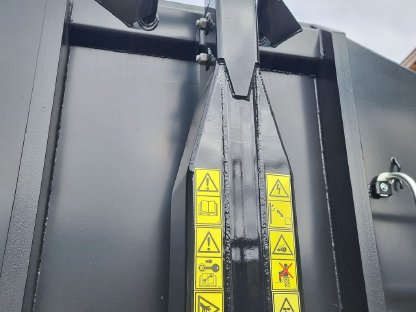 Bild 7:Hakenlift Metaltech PH30 Tridem inkl. Container