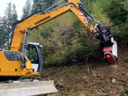 Bild 2:Böschungspflege System Erdbau Bayer