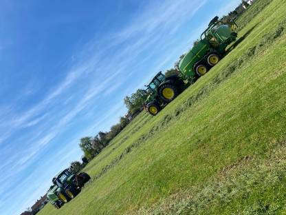 Bild 3:Rundballen pressen | Lohnpressen | Siloballen Pressen |