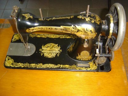 Bild 2:Singer Nähmaschine, Antik