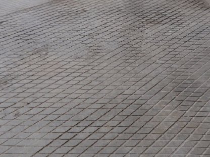 Bild 2:Spalten Stallböden aufrauen, Hallenböden glätten