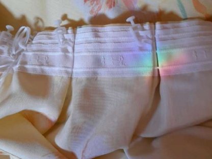 Bild 3:1 Teil langer Vorhang  - mit Faltenband und Hakerl