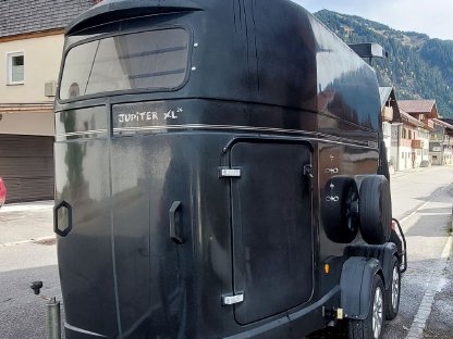 Neuwertiger Westfalia Jupiter XL24 Pferdeanhänger zu verkaufen