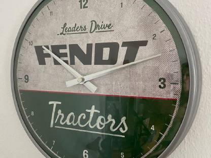 Fendt Traktor Wanduhr 31 cm