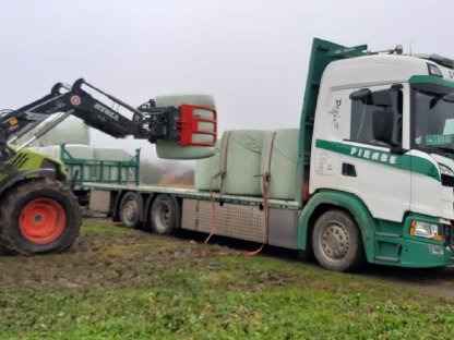 Übernehme Silageballen-Transport