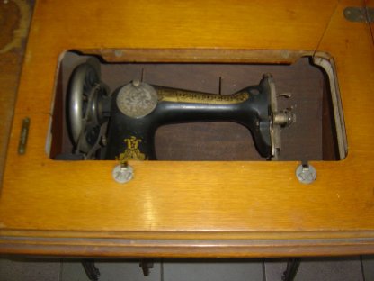 Bild 6:Singer Nähmaschine, Antik