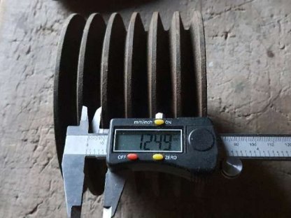 Bild 4:6-rillige Keilriemenscheibe 15 cm Dm., Bohrung 40 mm Dm.