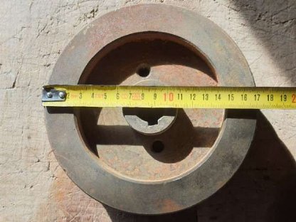 Bild 2:3-rillige Keilriemenscheibe 17 cm Ø, Bohrung 25 mm Ø