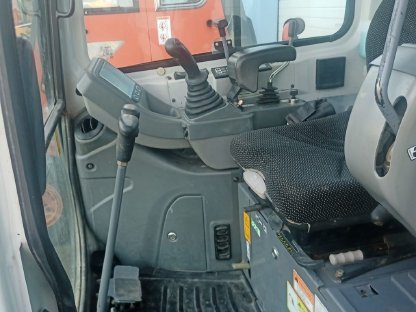 Bild 3:Takeuchi TB216