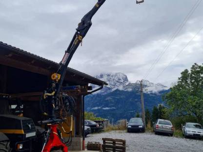 Holzkran mit Hochsitz und Seilwinde