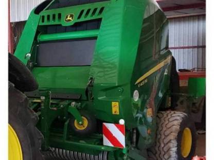 John Deere V451M Rundballenpresse