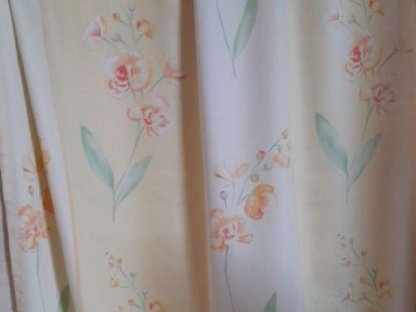 Bild 2:1 Teil langer Vorhang  - mit Faltenband und Hakerl