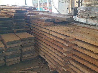 Bild 3:Bretter, Pfosten, Bauholz, sägerauh