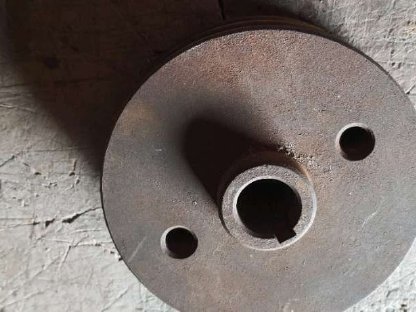 Bild 2:2-rillige Keilriemenscheibe 11 cm Ø, Bohrung 20 mm Ø