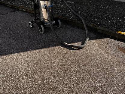 Bild 4:Dachrinnenreinigung