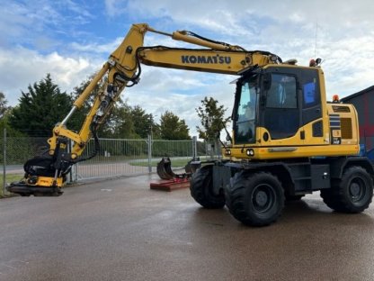 Komatsu PW148-10 mit GPS und 6 Anbaugeräten