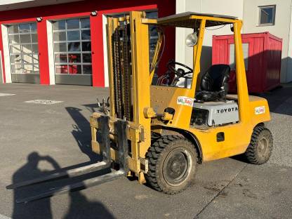 Stapler Toyota 3 t Modell 02-2F15