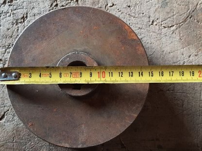 Bild 2:3-rillige Keilriemenscheibe 15 cm Ø, Bohrung 25 mm Ø