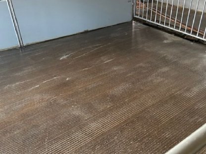 Bild 6:Spalten Stallböden aufrauen, Hallenböden glätten