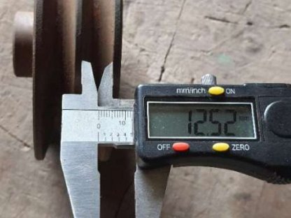 Bild 4:2-rillige Keilriemenscheibe 11 cm Ø, Bohrung 20 mm Ø