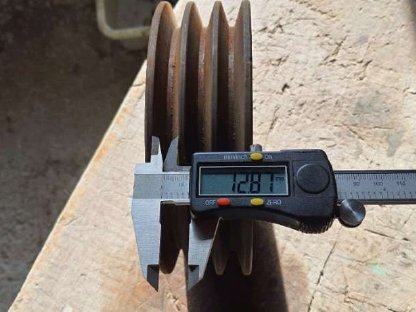 Bild 3:3-rillige Keilriemenscheibe 17 cm Ø, Bohrung 25 mm Ø