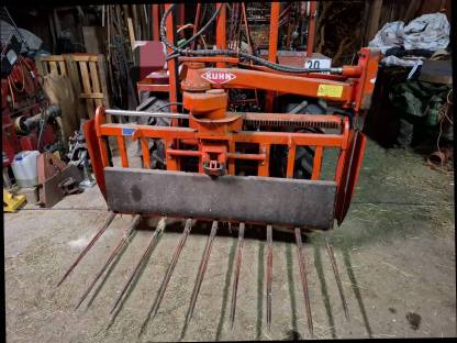 Kuhn 1201 Siloblockschneider