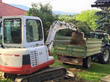Bild 2:Dienstleistung mit Bagger Takeuchi TB175/135