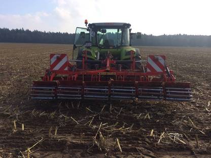 Bild 2:Maisstoppel Bearbeitung Zünzlerschreck