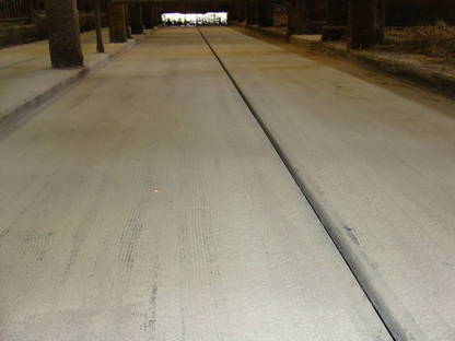 Bild 2:Spaltensanierung, Laufflächen aufrauen, mobiles Sandstrahlen