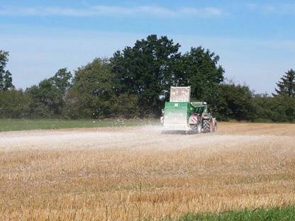 Bild 2:Miststreuer zum Vermieten